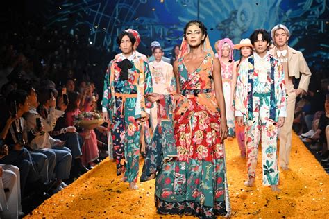 Siam Paragon Fashion Show:  Khun Korn Chatikavanij's Daring Vision for Thai Couture Takes Bangkok by Storm